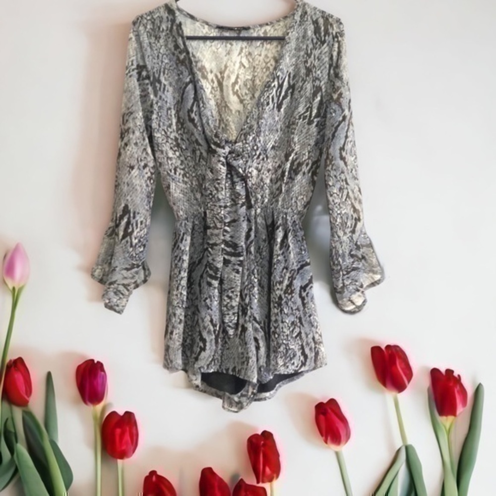 Audrey 3 + 1 Grey And Blue Romper Size S